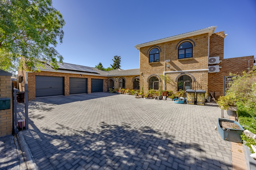 5 Bedroom Property for Sale in Flamingo Vlei Western Cape